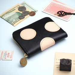 ラウンドファスナー コンパクト 財布（水玉 パッチワーク / ブラック） 牛革 1枚目の画像