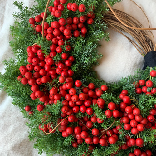 SOLD ヒムロスギとクリスマスホーリーのハーフリース リース Tellus