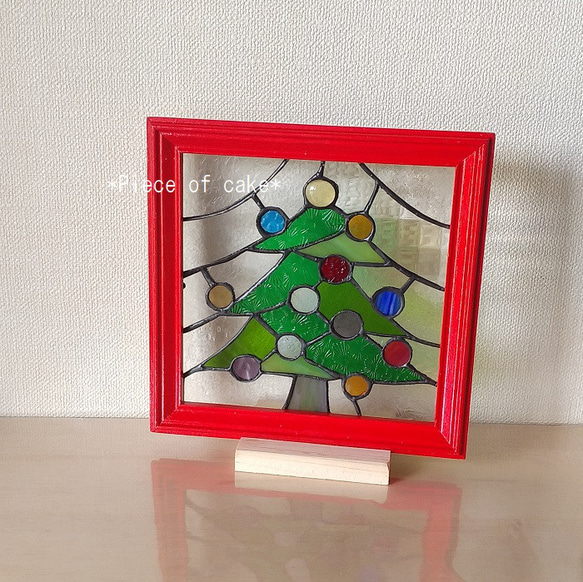 ステンドグラスのクリスマスツリーパネル＊レッドフレーム＊（SQ16-08)＜X'mas飾り　インテリア雑貨　もみの木 1枚目の画像