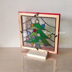 ステンドグラスのクリスマスツリーパネル＊レッドフレーム＊（SQ16-08)＜X'mas飾り　インテリア雑貨　もみの木 3枚目の画像