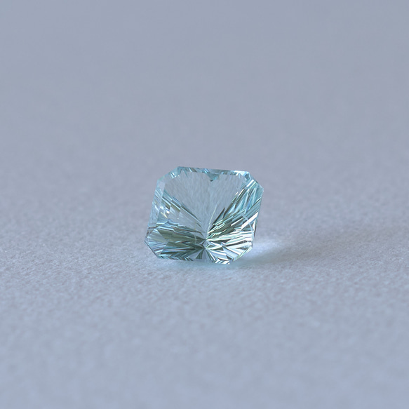 アクアマリン 2.840ct コンケーブ スクエア カット ルース ストーン 2枚目の画像