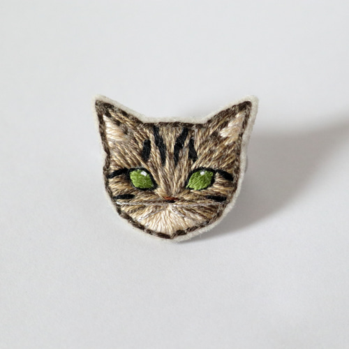 キジトラ(ヘーゼル) 猫刺繍ブローチ ブローチ Homietoby 通販 15089784