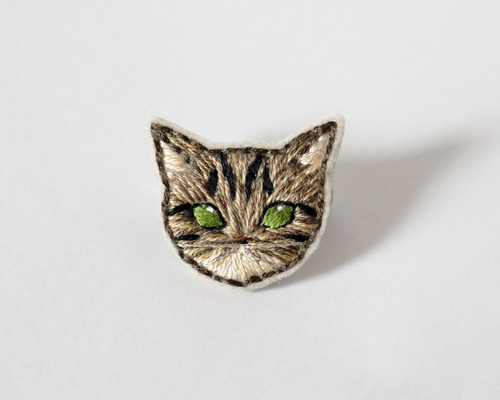 キジトラ(ヘーゼル) 猫刺繍ブローチ ブローチ Homietoby 通販 15089784