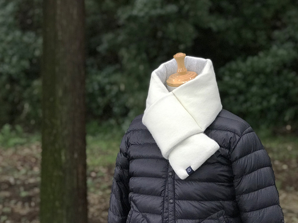 暖をつつむ 純カシミヤコンパクトマフラー　配色：ホワイト×ライト杢グレー