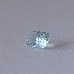 アクアマリン 2.507ct コンケーブ レクタングル カット ルース ストーン 2枚目の画像