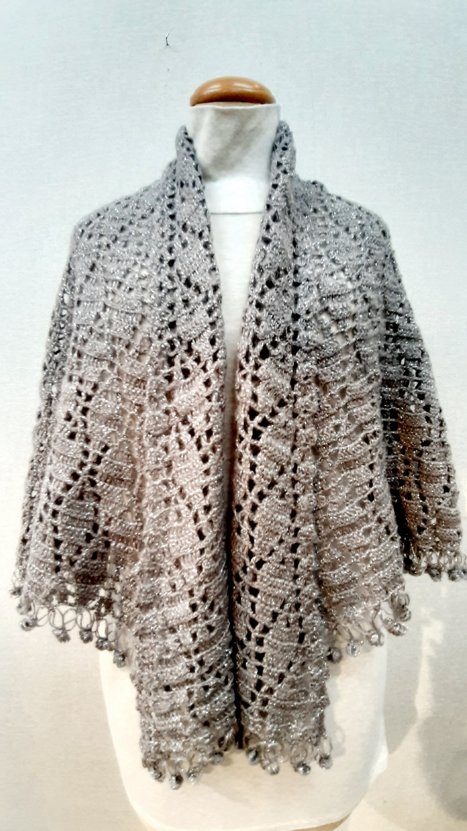 『ラメダークグレージュ』の大人の世界でひとつのストールマフラー