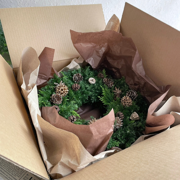 香りの針葉樹　バラの実＆木の実＊フレッシュクリスマスリース 10枚目の画像