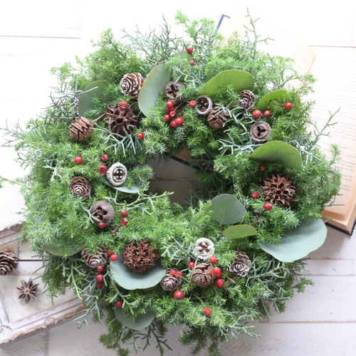 香りの針葉樹 バラの実＆木の実＊フレッシュクリスマスリース リース