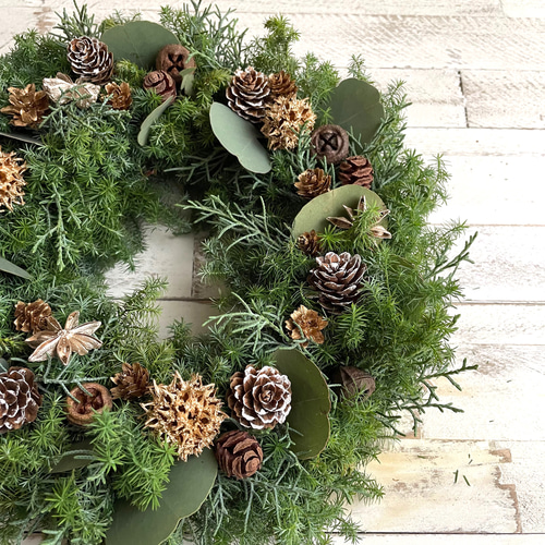 香りの針葉樹 ゴールド木の実＊フレッシュクリスマスリース リース
