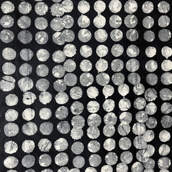 ガーナアフリカン絞り染め「不完全な円形たち Dots Imperfection」 1枚目の画像