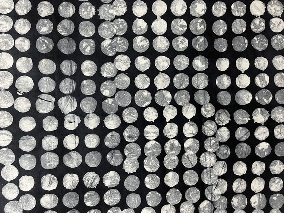 ガーナアフリカン絞り染め「不完全な円形たち Dots Imperfection」 1枚目の画像
