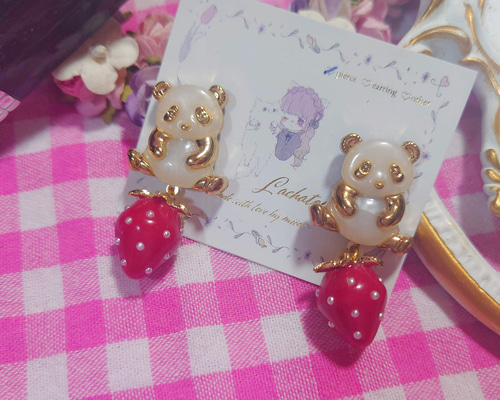 ピンクのビーズのラブフェイスのシンプル大ぶりピアス