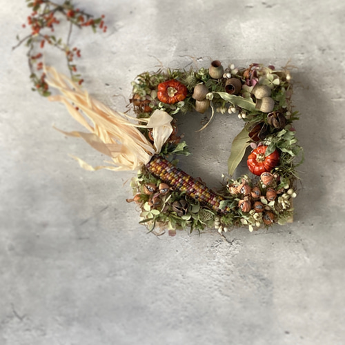 フレームリース グラスジェムコーンとレッドパンプキン リース mou