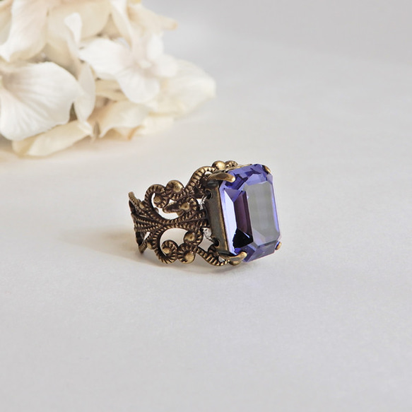 紫丹泉石 | 美麗的大水晶戒指 | 祖母綠切割仿古洛可可風格 第5張的照片