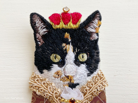 高貴なお猫様刺繍ブローチ38 3枚目の画像