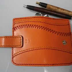 【送料無料】オレンジ牛革　ホック留めベルトタイプの総手縫い一点物ＴＩＯオリジナル６連キーケース　TIO-K027 5枚目の画像