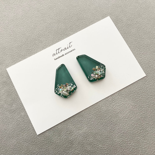 幾何学/シェル/箔/ニュアンスデザインレジンピアス.イヤリング/深緑