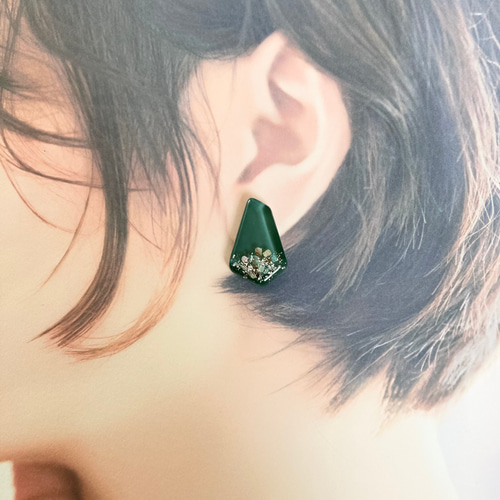 幾何学/シェル/箔/ニュアンスデザインレジンピアス.イヤリング/深緑