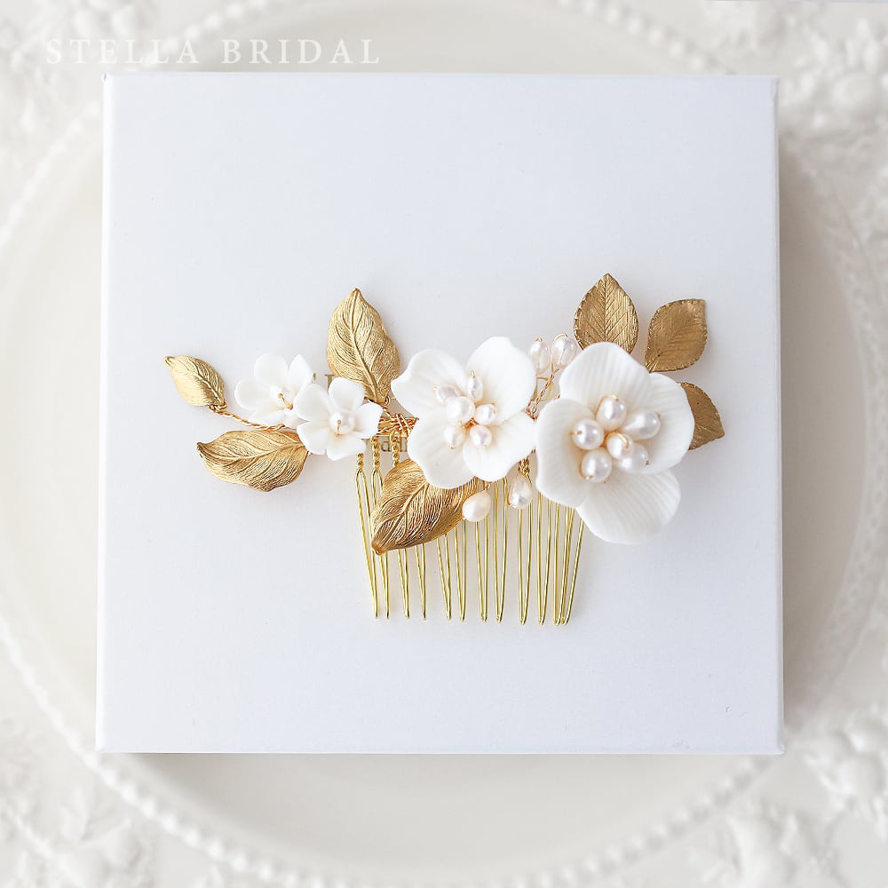 NY製真鍮パーツとホワイトフラワーのヘッドドレス Belle - ベル｜ウェディングヘアアクセサリー