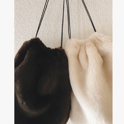 Eco fur drawstring bag   brown 2枚目の画像