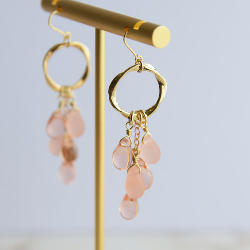 ガラスビーズシャンデリアピアス、イヤリング ピンク ピアス（フック 