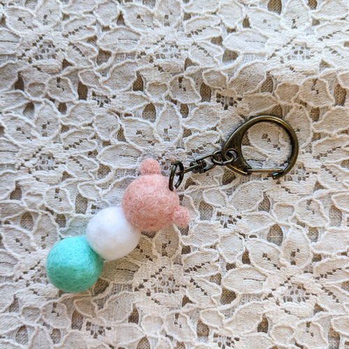 ブタさんお団子ストラップ☆【羊毛フェルト・スイーツ】 キーホルダー