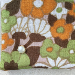 【送料無料】　L字ファスナー　コインケース　キーケース　レトロな花オレンジとグリーン 2枚目の画像