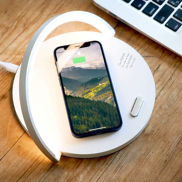 【名入れ】Qi ワイヤレス充電器 スタンドライト ホワイト 誕生日 敬老の日 父の日 母の日 クリスマス 就職祝い