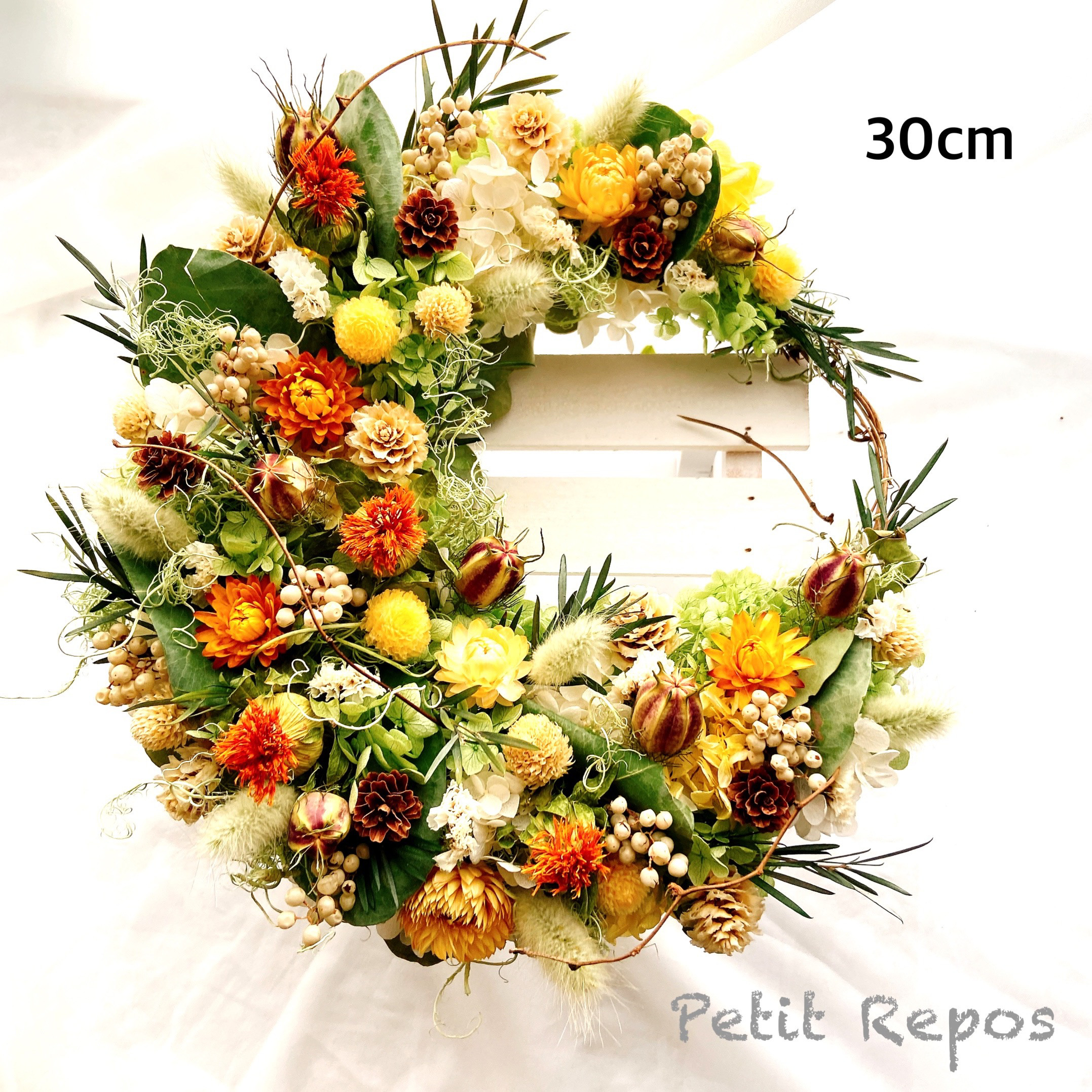 【受注制作】【プリザーブド】ベニバナとフーセンポピーのナチュラル三日月リース 約30cm 6,006円