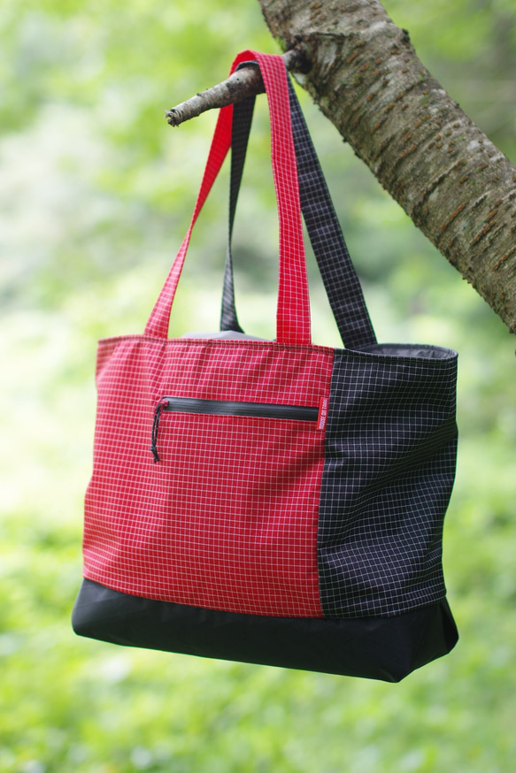 "TWOTONE-TOTE" トートバッグ　ブラック＆レッド   アウトドア・キャンプ・登山・ハイキング 4枚目の画像