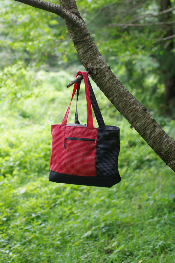 "TWOTONE-TOTE" トートバッグ　ブラック＆レッド   アウトドア・キャンプ・登山・ハイキング 1枚目の画像