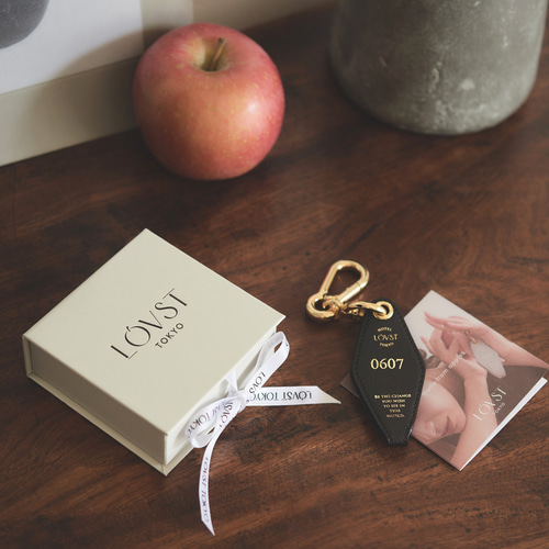 青森リンゴから生まれたアップルレザー〉Apple Room Key キーケース