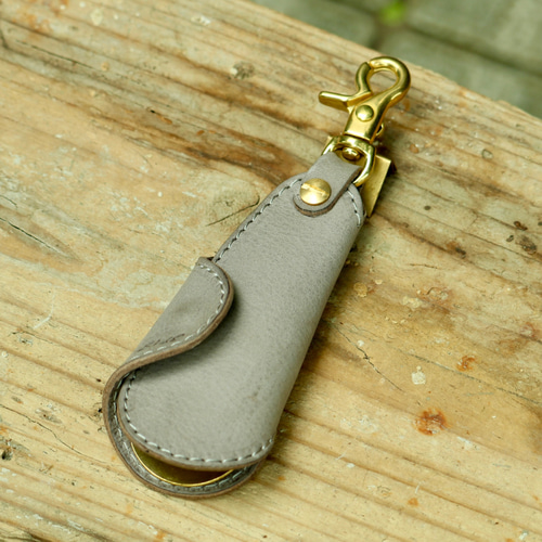 革と真鍮の靴べらⅡ 靴ベラ SKLO 通販 15094061｜Creema(クリーマ