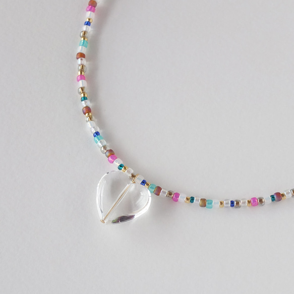 ハートとカラフルビーズでカジュアル可愛いビーズネックレス～heart colorful beads necklace～ 1枚目の画像