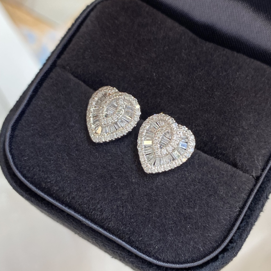 新品即納 ハート形 天然ダイヤモンドピアスk18 ピアス（スタッド・一粒