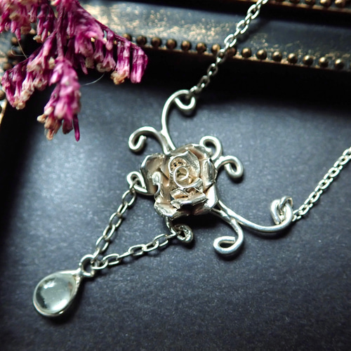 薔薇と雫のシルバーネックレス ネックレス・ペンダント LUNA SHIP 