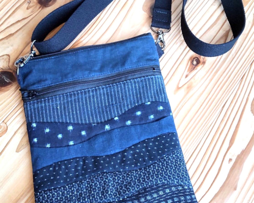 革パッチワークサコッシュ（茶＋焦げ茶に花の刺繍） No.01012-07