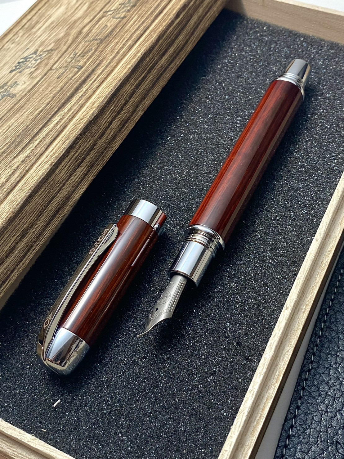 旧蔵 稀少珍品 L0320 極細工 文房具 筆立て 漁翁筆筒 清時代 小葉黄楊木 天然木製