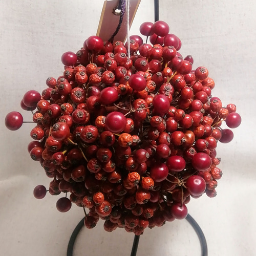 ○サンキライと野ばらの実 赤い実のころんと可愛いボールリース お正月