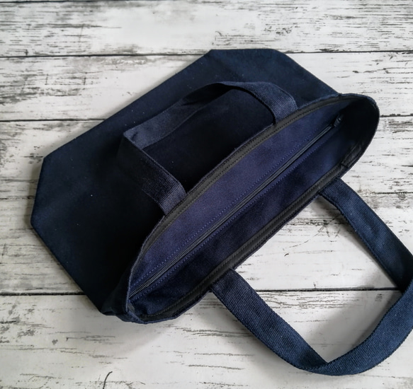 【シンプルな刺繍】ミニトートバッグ　ネイビー　Sサイズ　帆布　ウールのハートと3本のライン　柔らかい　コットン 6枚目の画像