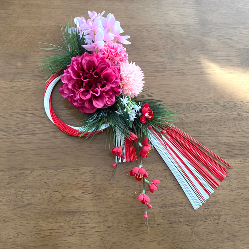 しめ縄リース　赤ダリア　ピンクマム　金扇　水引 しめ縄リース 赤ダリア ピンクマム 金扇 水引