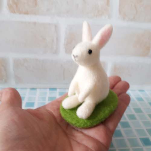 白うさぎ 羊毛フェルト manahata 通販 15096832｜Creema(クリーマ)