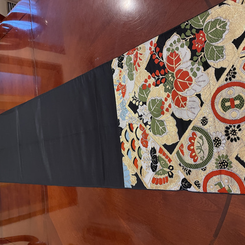 豪華刺繍の袋帯で作った正絹テーブルランナー 帯リメイク