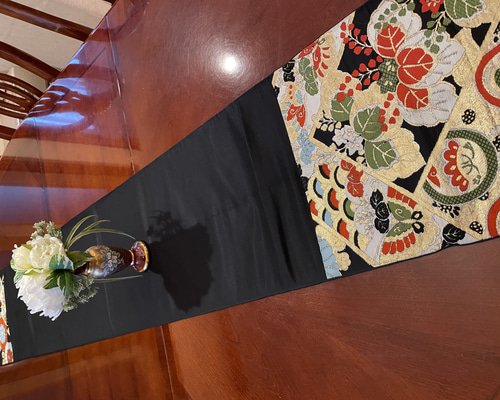 テーブルランナー高級正絹袋帯リメイク 豪華刺繍の袋帯で作った正絹