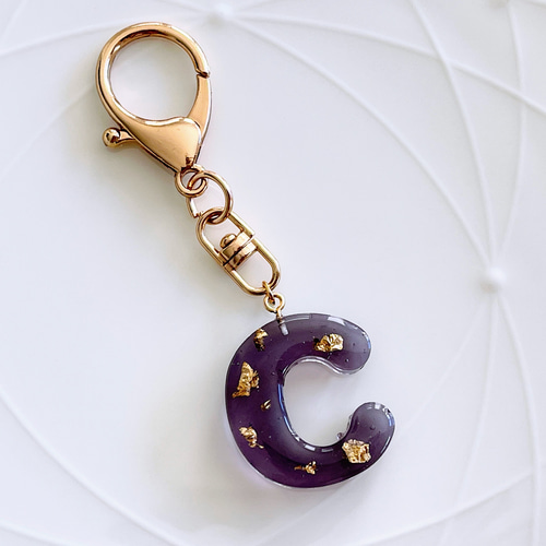 透明感あふれるレジンキーホルダー イニシャル アルファベット