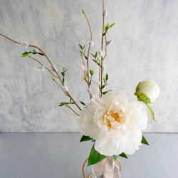 リニューアル✨【大輪ホワイト芍薬と猫柳】｜アーティフィシャルフラワー 花瓶アレンジ| 春｜ギフト・インテリア雑貨 2枚目の画像