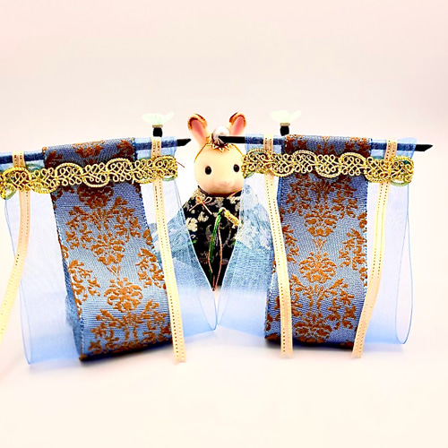 455 【ご予約品】お飾り〈几帳一対〉 薄蒼色地に百合飾り (上飾り