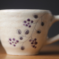 小さなコーヒーカップ　冬の紫の実 4枚目の画像