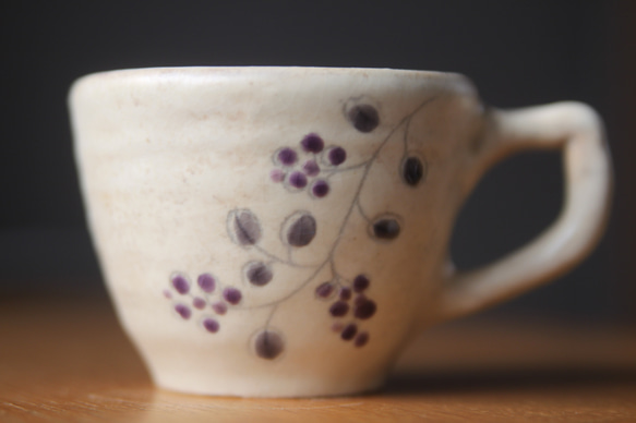 小さなコーヒーカップ　冬の紫の実 4枚目の画像