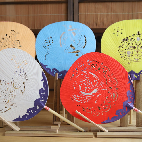 伝統工芸品】奈良団扇 上正 赤 正倉院文様-鳳凰-【手作りうちわ